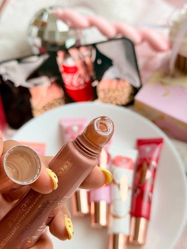 لیپ گلاس اصلی رایحه و طعم میوه ای برند شارلوت charlotte tilbury 