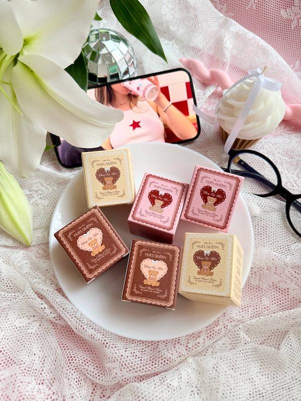 رژ خیس و کره ای کیک دوپ فلاور نوز برند hues queen