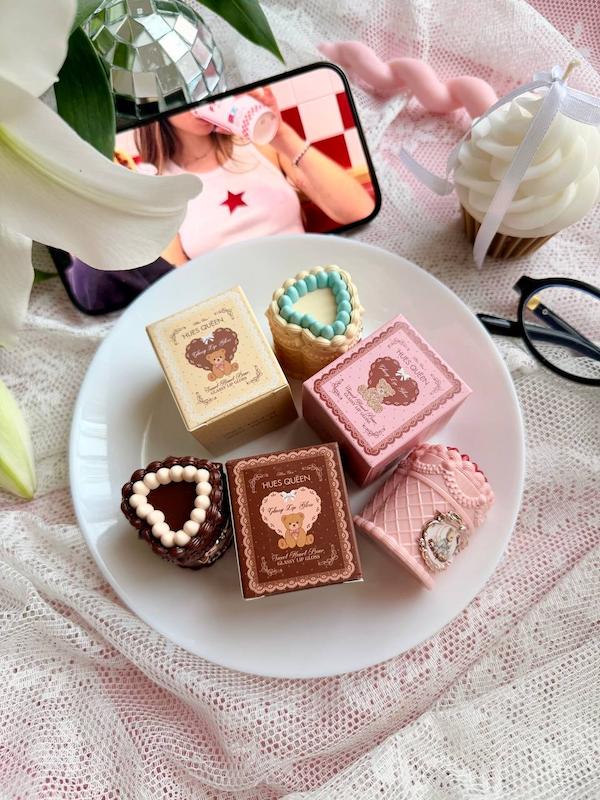 رژ خیس و کره ای کیک دوپ فلاور نوز برند hues queen