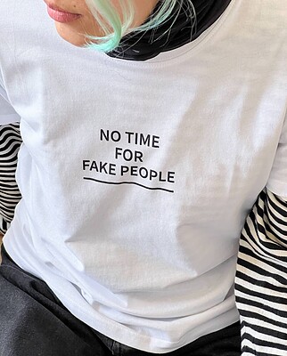 تیشرت نخی سفید no time for fake people برند bershka