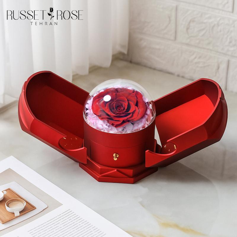 باکس لاو سوپرایزی با رز جاودان قرمز و هورتانسیا جاودان صورتی هدیه عاشقانه و لوکس