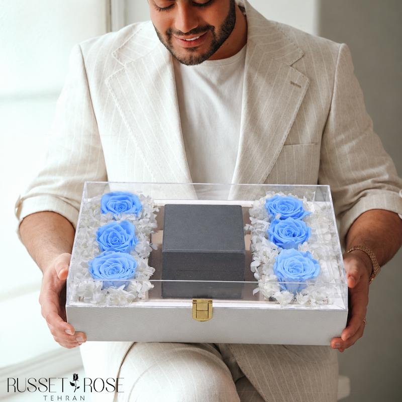 باکس صندوقی چرمی ۶ شاخه رز جاودان آبی آسمانی با هورتانسیا