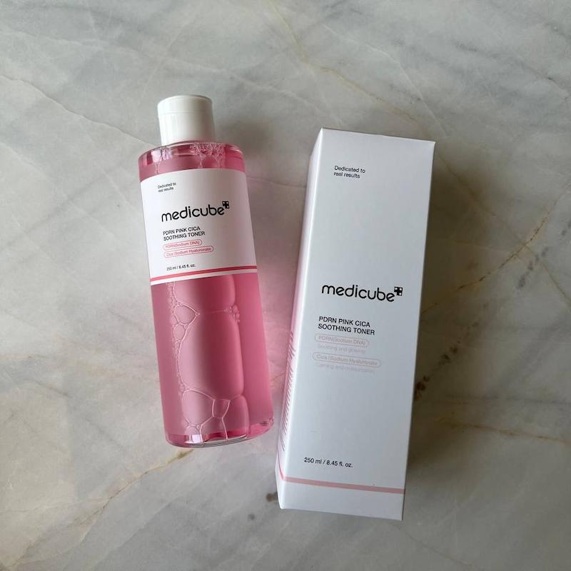 تونر شیری روشن کننده و ابرسان PDRN و نیاسینامید مدی کیوب