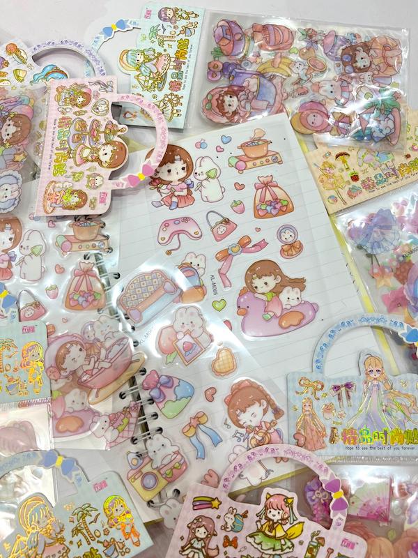 پک استیکر برش خورده فانتزی و انیمه 