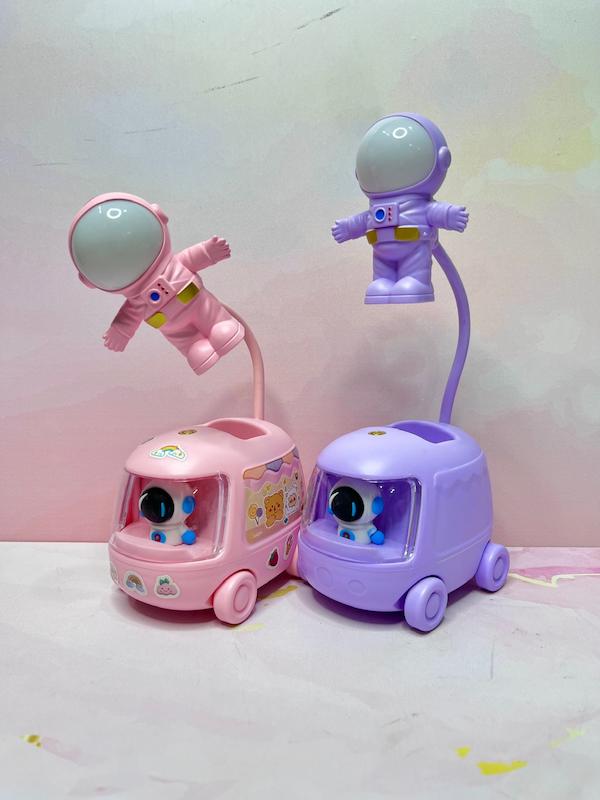 چراغ مطالعه و شبخواب فضانورد