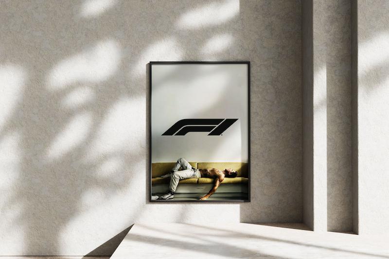 قاب عکس دیواری مدل فیلم F1 برد پیت