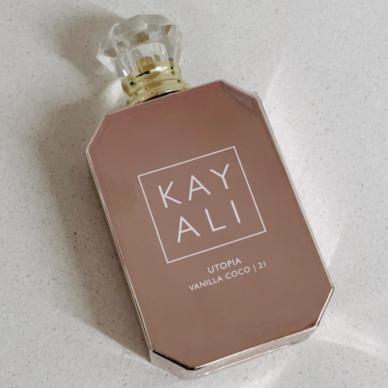 عطر کایالی اوتوپیا وانیلا کوکو ۱۰۰ میل (Kayali Utopia Vanilla Coco) | رویای گرم وانیل و نارگیل در یک بطری  Kayali Utopia Vanilla Coco