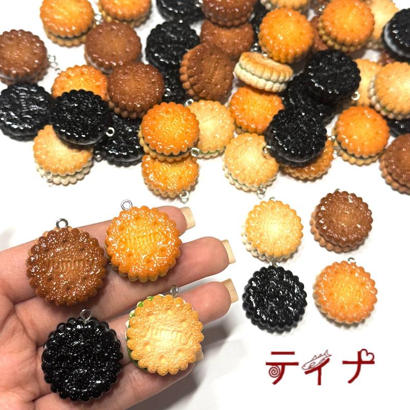 بیسکویت کرم دار گرد بزرگ