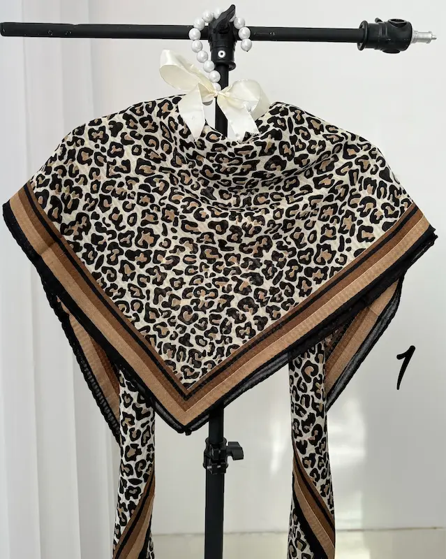 روسری نخی پلنگی دست دوز 4764