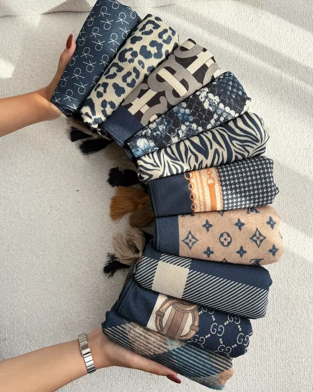 شال چاپی سرمه ای پاییزه  4703