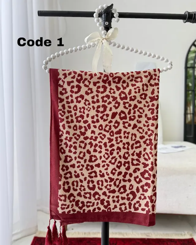 شال چاپی زرشکی طرحدار 4836