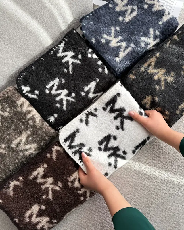 بیگ اسکارف ، قیمت بیگ اسکارف ، بیگ اسکارف تدی ، بیگ اسکارف جدید ، بیگ اسکارف مارک ، بیگ اسکارف وارداتی ، شال وارداتی گرم ، شال موهر وارداتی 