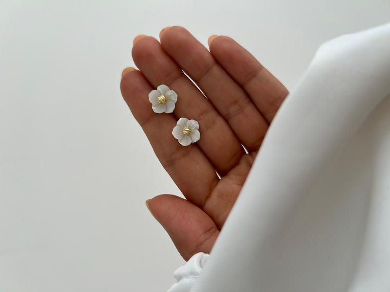 گل گوش شکوفه صدفی
