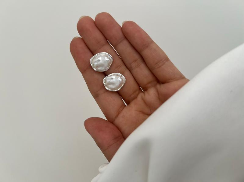 گوشواره مینیمال مروارید دفرمه