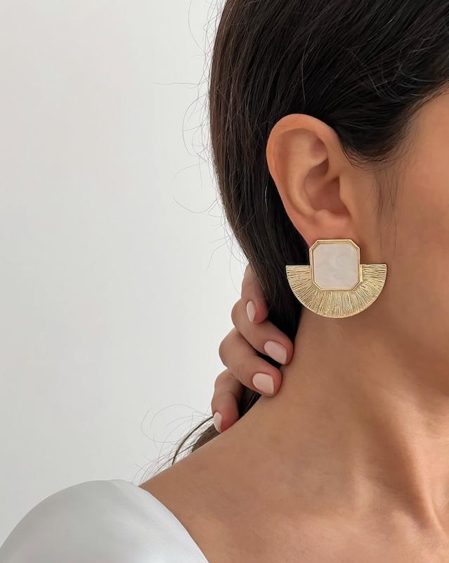 گوشواره مربع صدفی و بادبزنی