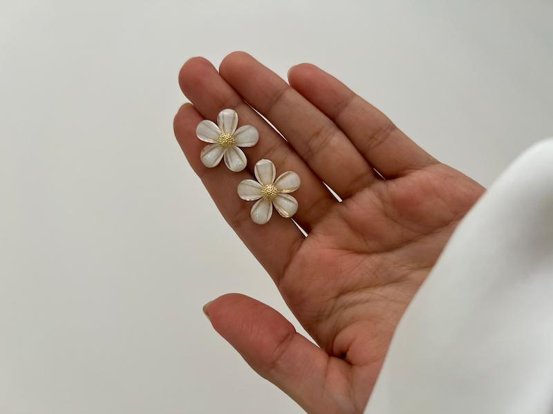 گوشواره بابونه صدفی