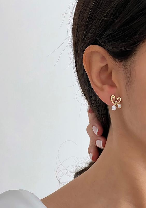 گوشواره مینیمال پاپیون و مروارید