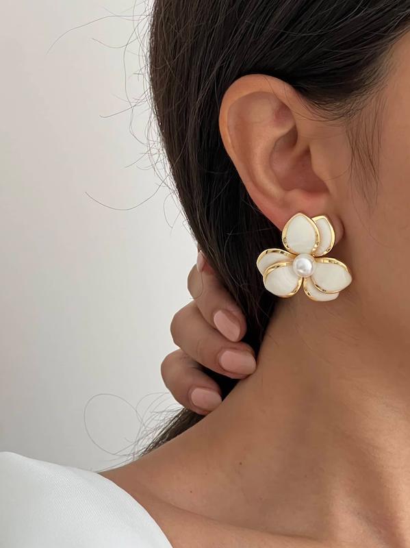 گوشواره گل ۶ گلبرگ میناکاری