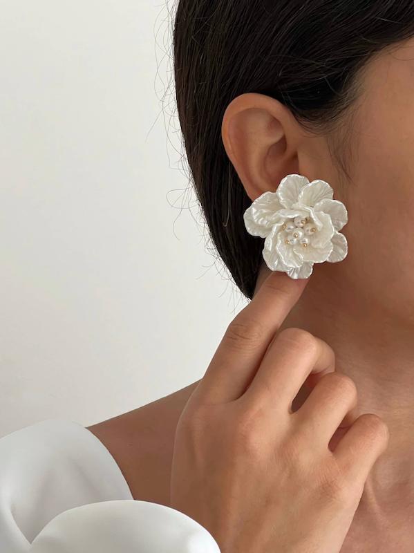 گوشواره گل پرگلبرگ چند مروارید