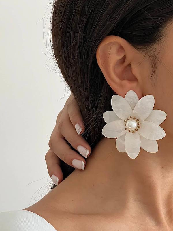 گوشواره گل صدفی تک مروارید بزرگ