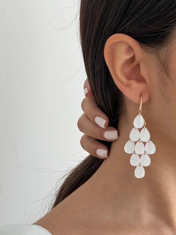 گوشواره پر صدف اشکی