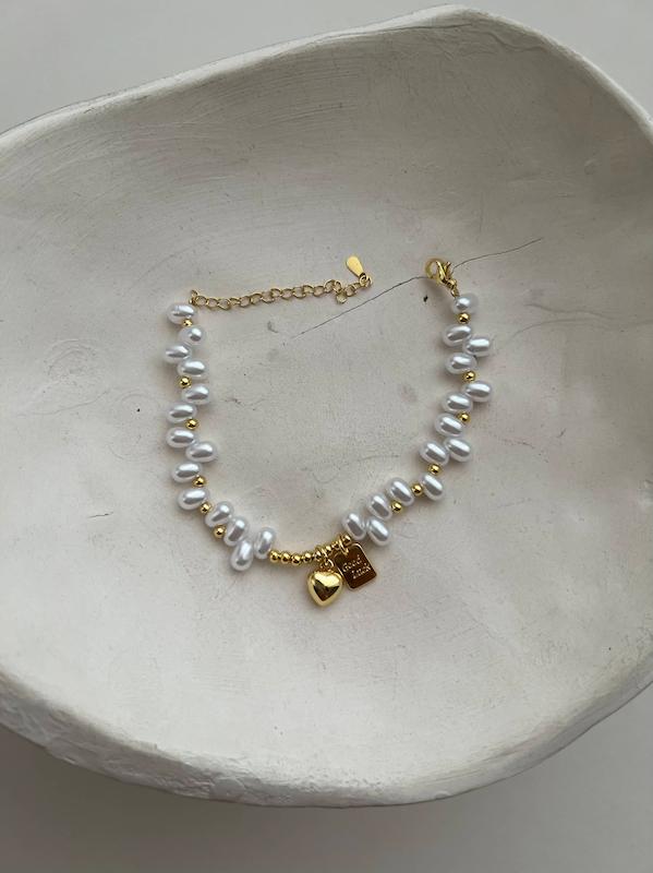 دستبند مروارید پلاک قلب و good luck