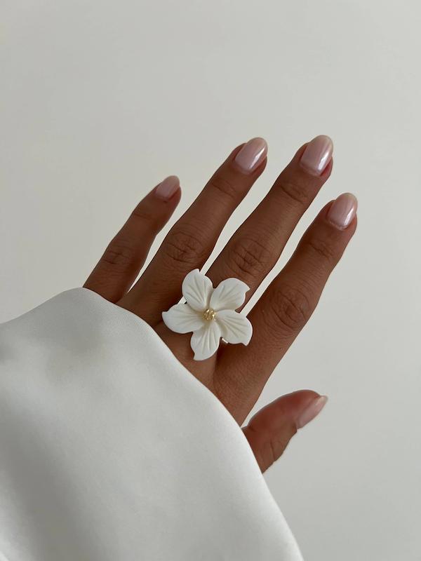 انگشتر بابونه گلبرگ کشیده