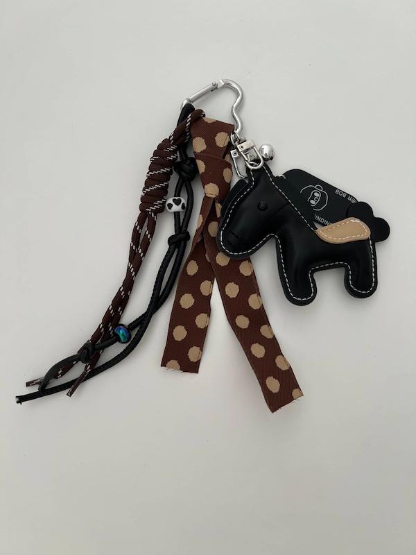 بگ چارم اسب و پاپیون توپ توپی