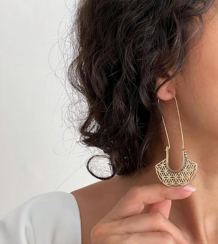 گوشواره برنج بلند نقش‌دار