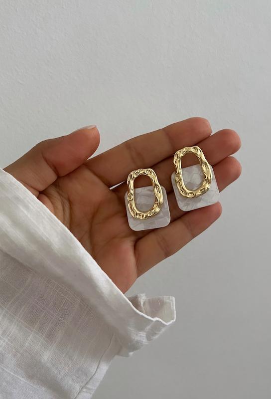 گوشواره بیضی دفرمه و مربع صدفی