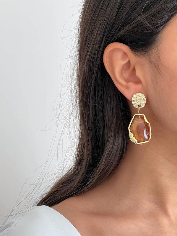 گوشواره طرح مرمر قهوه‌ای