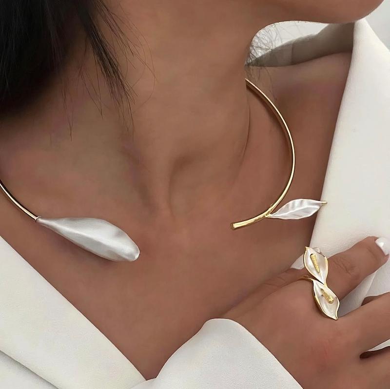 طوق فشن ارکیده و برگ