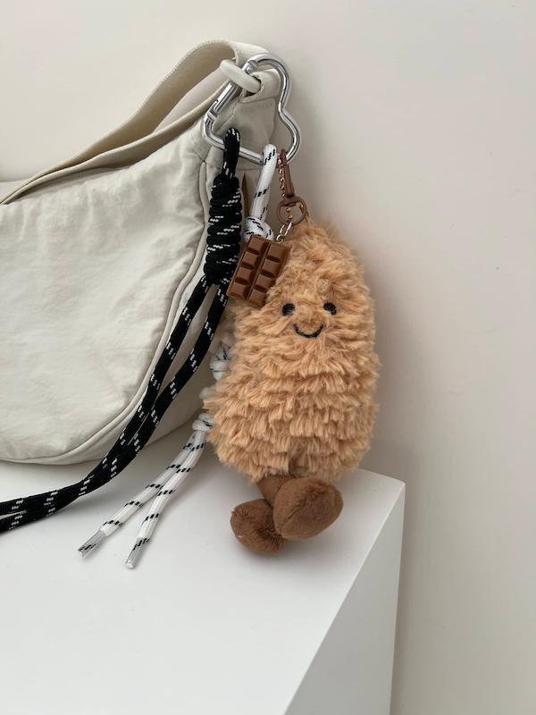 بگ چارم بادام زمینی