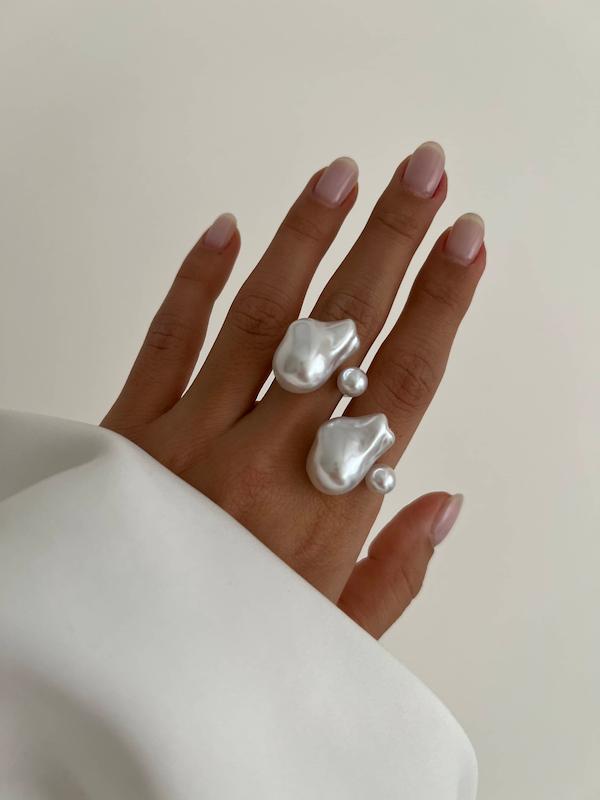 انگشتر مروارید ساده و دفرمه