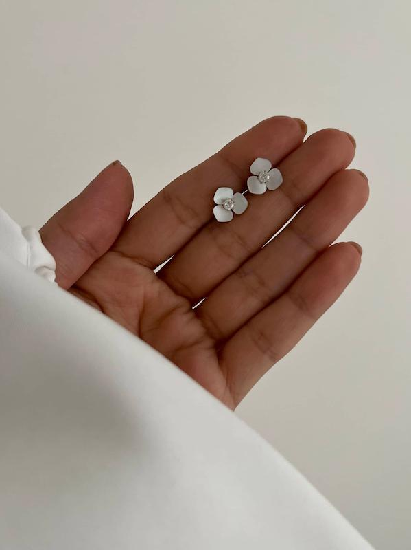 گل گوش شکوفه ۳گلبرگ