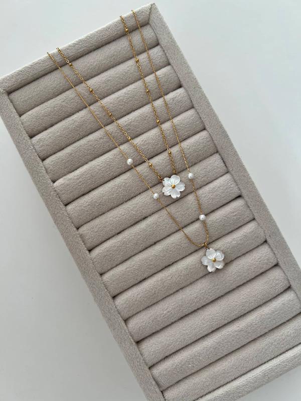 گردنبند شکوفه صدفی