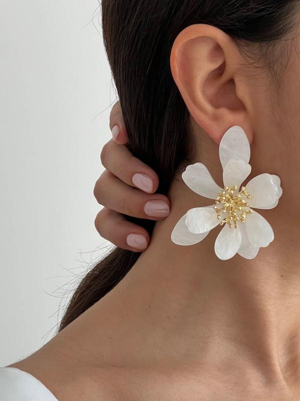 گوشواره گل اورسایز صدفی