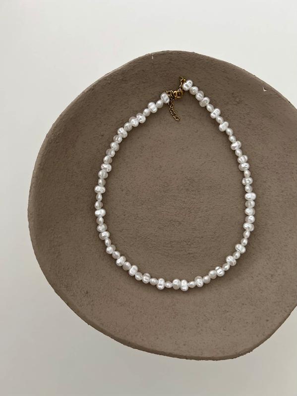 گردنبند مروارید دفرمه طرح پرورشی