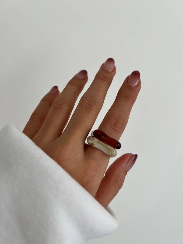 انگشتر رزینی دفرمه مربعی