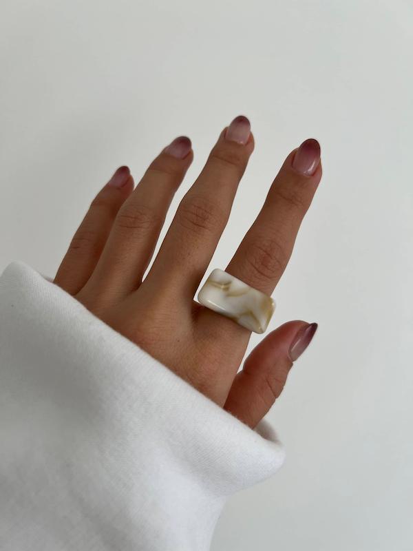 انگشتر رزینی مربع