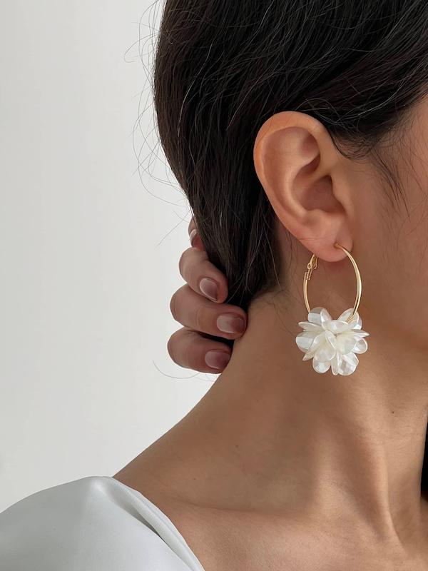 گوشواره طرح گل و حلقه بزرگ