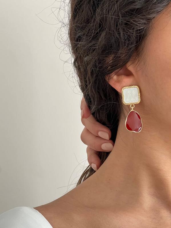 گوشواره مربع و بیضی سفید-زرشکی