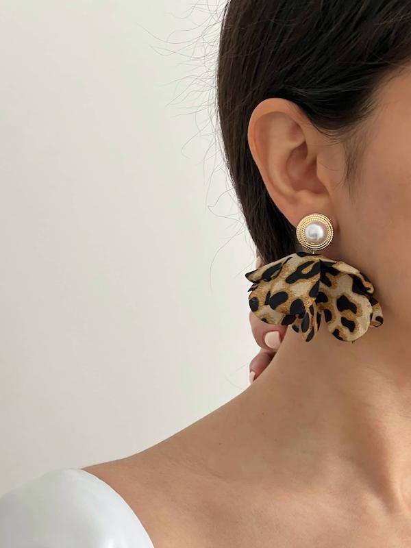 گوشواره پارچه‌ای پلنگی و مروارید