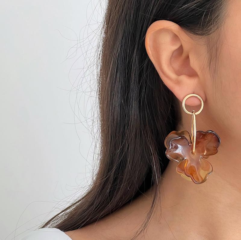 گوشواره گل آبرنگی قهوه‌ای