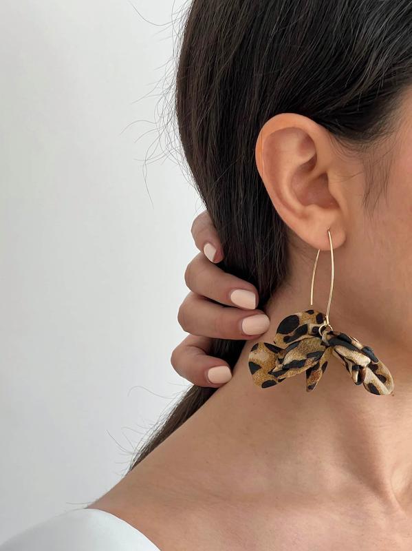 گوشواره پارچه‌ای پلنگی آویز