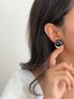 گوشواره شیشه‌ای طرح ورق طلا
