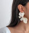 گوشواره گل نیمه میناکاری اورسایز