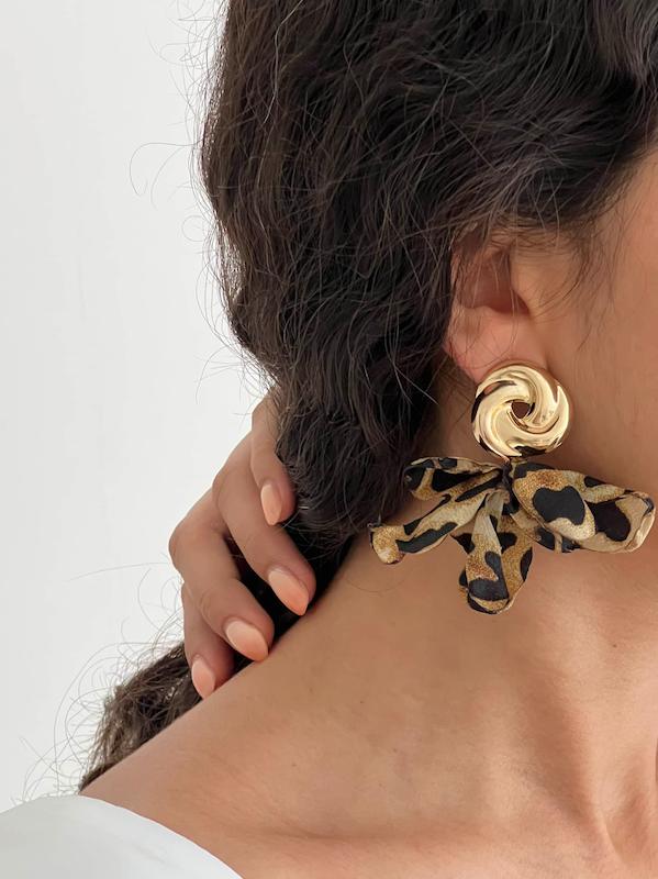 گوشواره پارچه‌ای پلنگی و گره