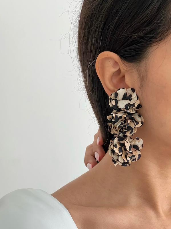 گوشواره پارچه‌ای پلنگی آویز