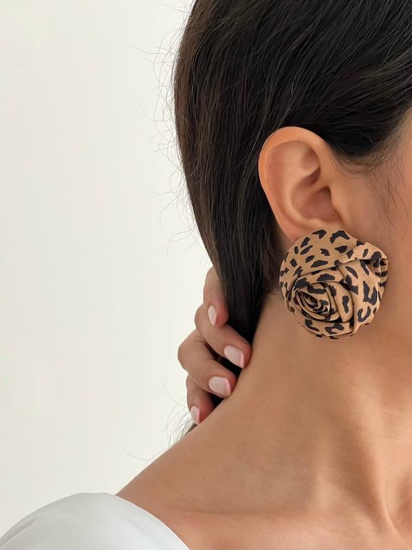 گوشواره رز پلنگی پارچه‌ای